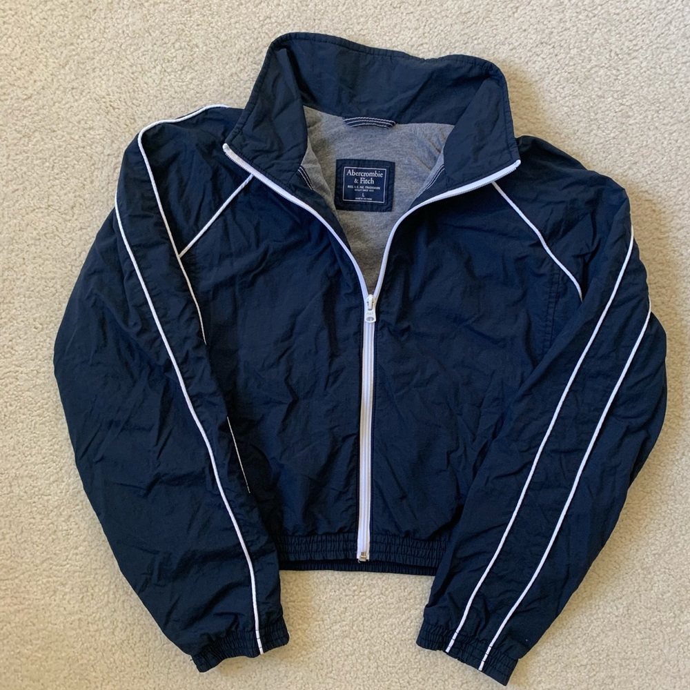 Crop windbreaker